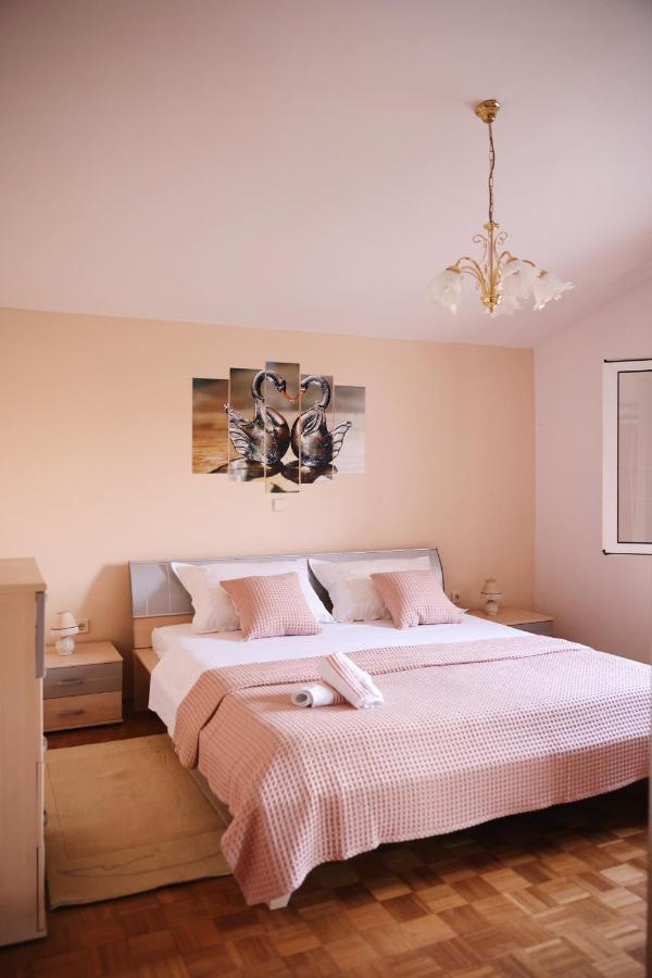 Apartment Blanka With A Beautiful View Of Trogir Exterior photo