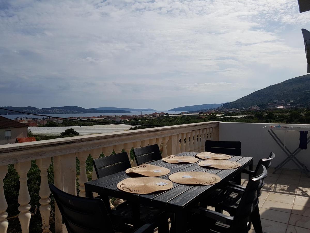 Apartment Blanka With A Beautiful View Of Trogir Exterior photo